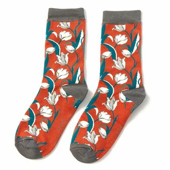 rode sokken met tulpen