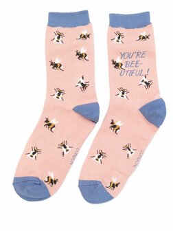 roze sokken met bijen
