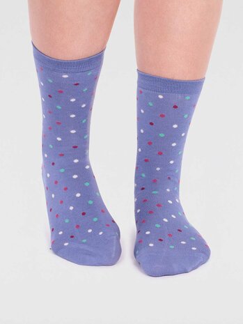 blauwe sokken met stippen