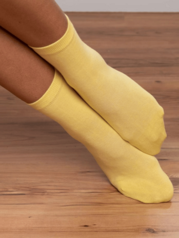 gele sokken dames
