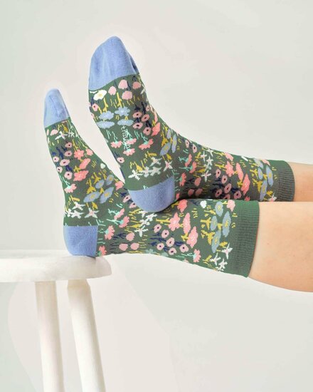 groene sokken disty bloemen