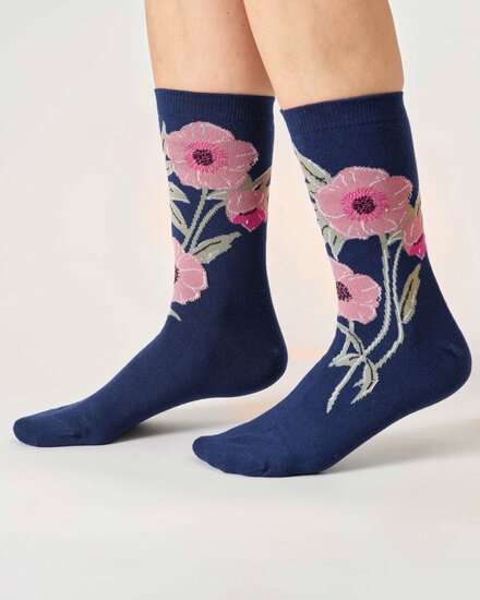 blauwe sokken met bloemen