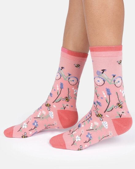 roze sokken bloemen fietsen