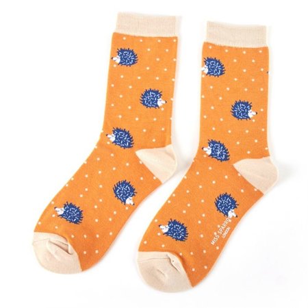 bamboe sokken in mosterd kleur met egeltjes