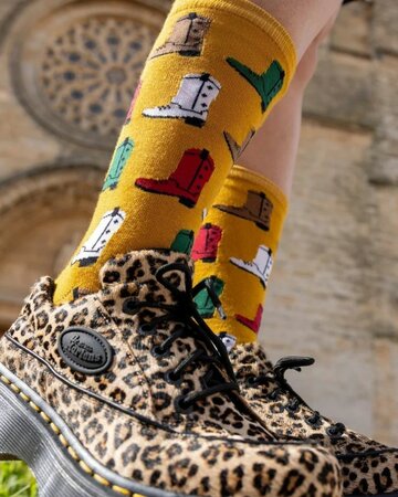 Swole Panda bamboesokken met cowboylaarzen – geel