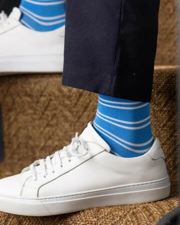 Swole Panda gestreepte bamboesokken lichtblauw